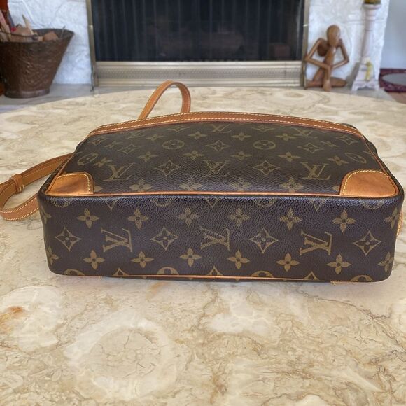 Authentic LOUIS VUITTON Trocadero 30 Monogram Shoulder Bag - Picture 6 of 17